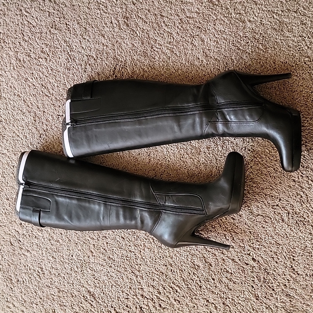 Women size 7.5 boots